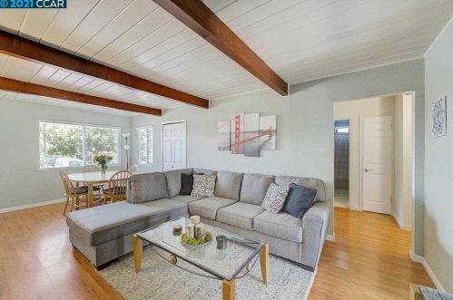 2834 Hilltop Rd, Concord, CA 94520-5435