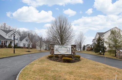 16 Independence Cir, Waterbury CT  06762-3350 exterior