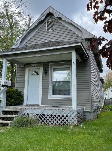 812 Temple St, Washington Ch OH  43160-1542 exterior