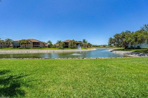 4435 Dover Ct, Naples, FL 34105-6637