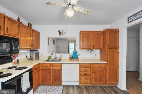 18 Greenway Ln, Dover DE  19904-6588 exterior