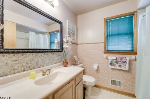 500 Lord St, Avenel NJ  07001-1250 exterior