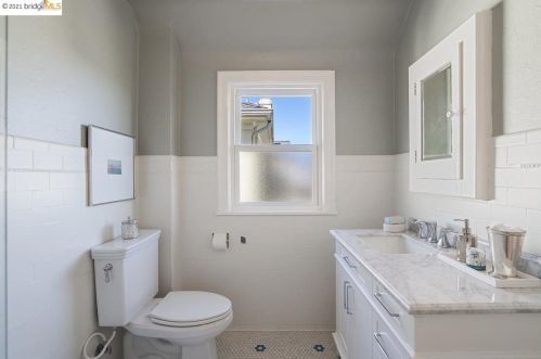834 Calmar Ave, Oakland CA  94610-1731 exterior