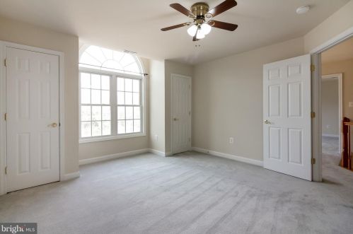 7337 Hooes Rd, Springfield VA 22152-3704 exterior