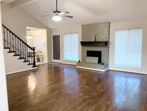 2303 Meadow Green Dr, Pearland, TX 77581-4421