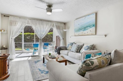 605 Squire Cir, Naples, FL 34104-6511