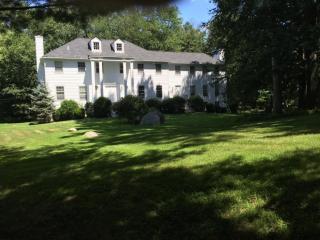 171 Proprietors Xing, New Canaan CT  06840-2047 exterior