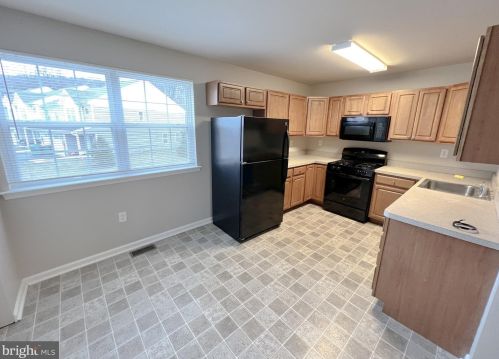 401 Dogwood St, Bally, PA 19503-9684