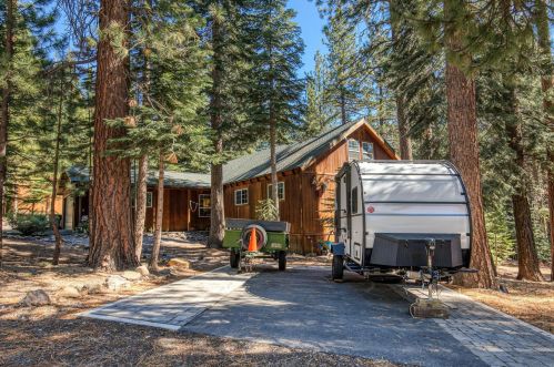 11897 Rainbow Dr, Truckee, CA 96161-2761