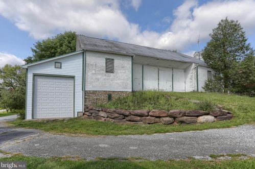 6411 Devonshire Hts Rd, Harrisburg PA 17111-4818 exterior