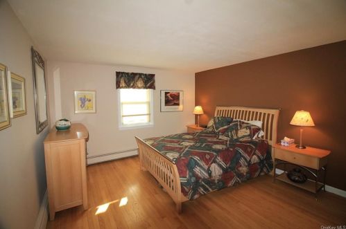 7 Meadowview Dr, Poughkeepsie NY 12603-5505 exterior