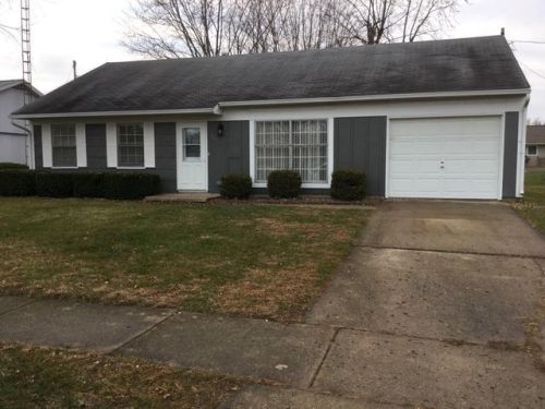 909 Rosewood Dr, Celina, OH 45822-1330