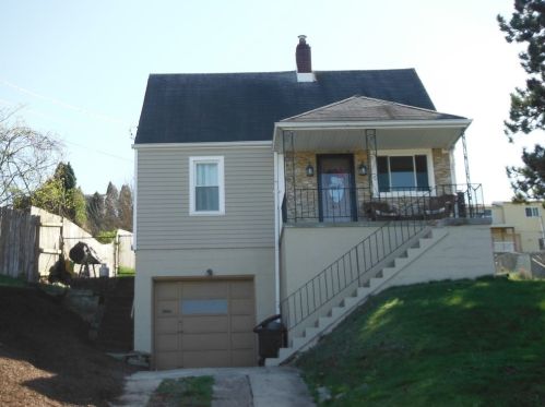 709 Ascension Dr, Pittsburgh, PA 15122-3803