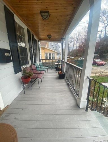 51 Clinton Ave, New Rochelle NY  10801-3307 exterior
