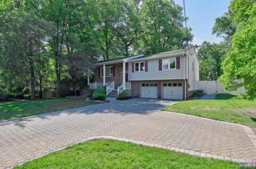 1049 Oradell Ave, Oradell, NJ 07649-1938