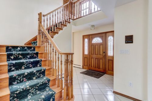 18 Abets Creek Path, Canaan Lake, NY 11772-5400
