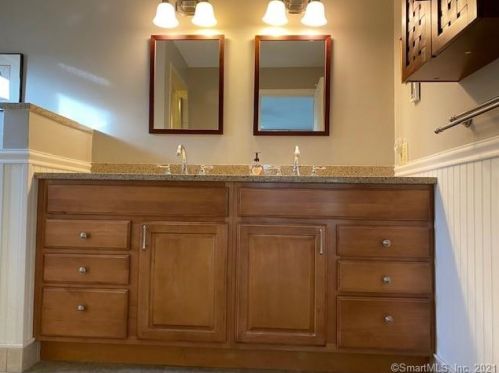 34 Robert Ln, Wallingford CT  06492-4317 exterior