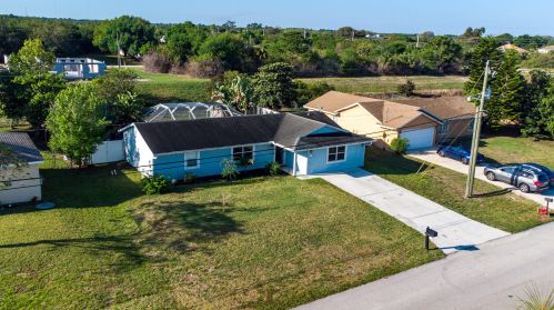 686 Jeanne Ave, Fort Pierce, FL 34953-6412