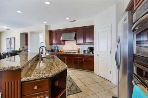2073 Wyndham Way, Lodi CA  95242-4807 exterior