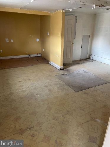 701 9 St, Camden NJ  08102-1721 exterior