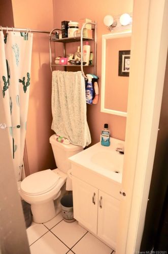 1558 73rd St, Hialeah FL  33014-3835 exterior