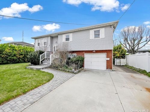 133 Alleghany Ave, North Lindenhurst, NY 11757-4129