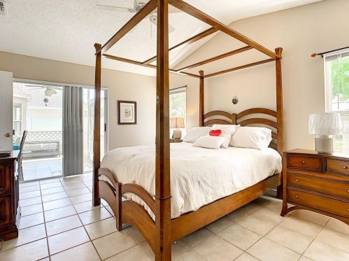 4784 Ridgemoor Cir, Palm Harbor FL  34685-3149 exterior