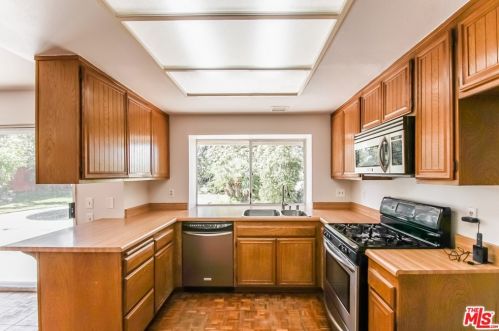 20030 Dorothy St, Santa Clarita, CA 91351-3801
