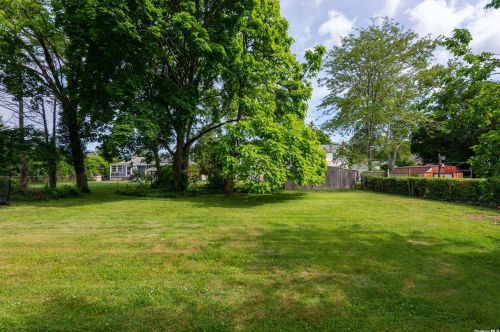 312 5th St, Elwood NY  11731-2815 exterior