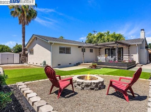 3825 Harbor St, West Pittsburg CA  94565-6106 exterior
