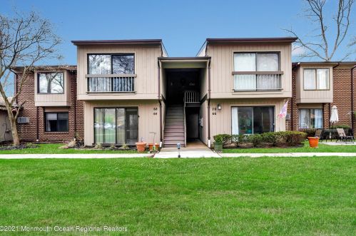68 Lexington Ct, Tinton Falls, NJ 07701-5467