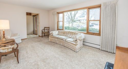 606 Lee Ct, Waukesha, WI 53186-6810