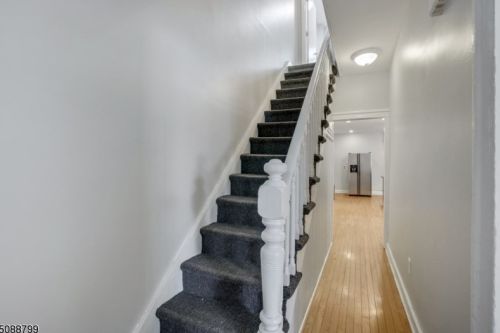 44 Oak St, East Orange NJ  07018-2822 exterior