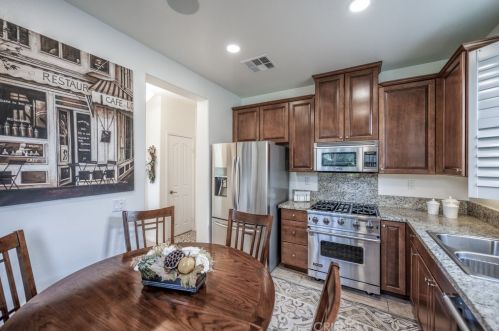 28474 Camino Del Arte Dr, Santa Clarita CA  91354-3094 exterior