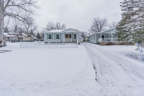 1136 Parkside Ave, Alliance, OH 44601-1247