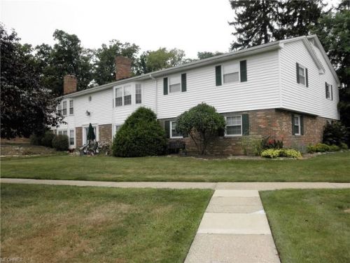 6985 Carriage Hill Dr, Cleveland, OH 44141-1263