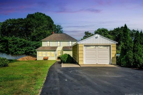 35 Wentworth St, Milford, CT 06461-2352