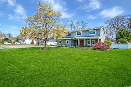 169 Edgewood Ave, Oakdale, NY 11769-2018