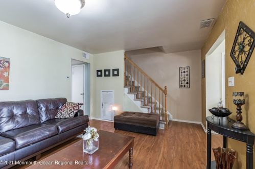 41 Kingsley Way, East Freehold NJ  07728-1675 exterior