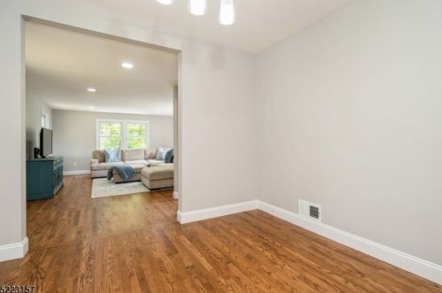 27 Dogwood Rd, Greystone Park NJ  07950-1918 exterior