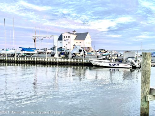 11 Vanard Dr, Bricktown NJ  08723-7426 exterior