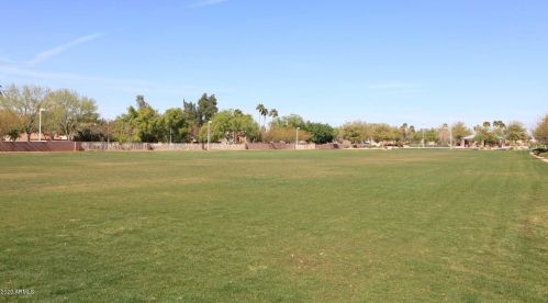 517 Marina Dr, Gilbert AZ 85233-6613 exterior