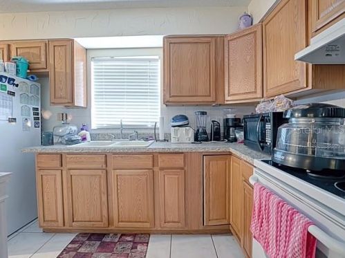 705 Maple Ave, Fruitland Park FL  34731-2102 exterior