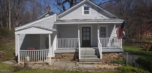 3 Potterstown Rd, Lebanon NJ  08833-5045 exterior