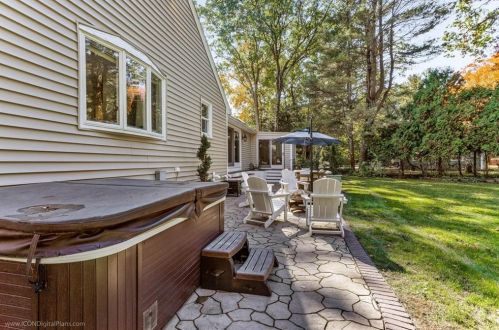 311 Middle Rd, Warwick RI  02818-2807 exterior