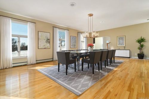245 Bear Ridge Rd, Pleasantville NY  10570-1801 exterior
