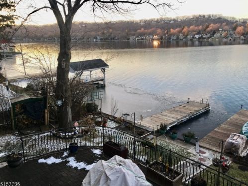 16 Maple Pkwy, Sparta NJ  07871-2011 exterior