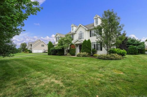 194 Centennial Dr, Milford, CT 06461-1679