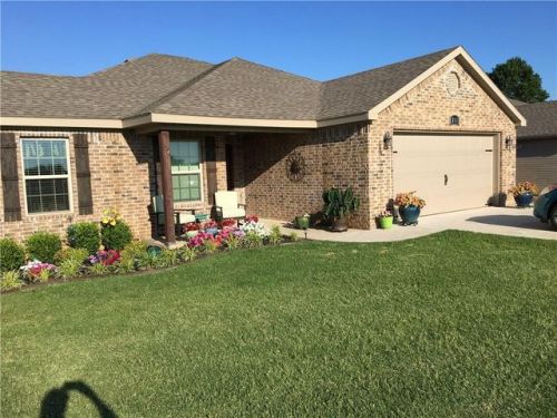 701 Olivia Ln, Centerton, AR 72719-7808