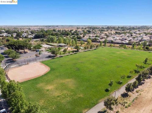 3889 Oak Grove Ct, Oakley CA  94561-4218 exterior